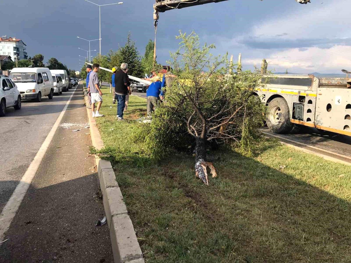 Uşak'ta Feci Kaza: 1 Ölü, 1 Yaralı