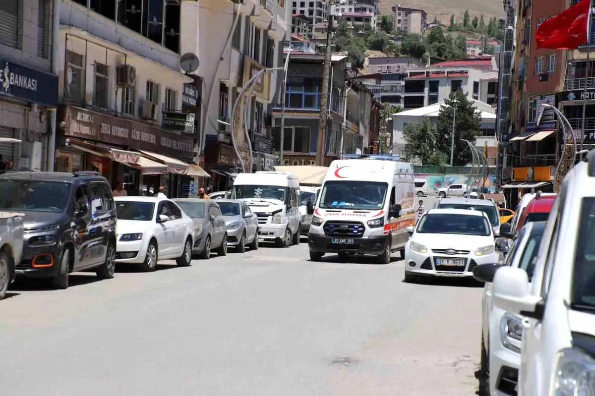 Hakkari'de Askeri Araç Kazası: 8 Yaralı