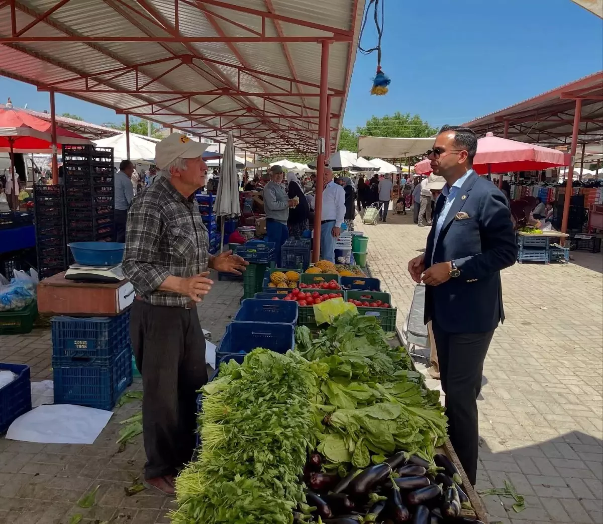 Kaymakam Emrah Aslan, Sinanpaşa Pazar Yerini Ziyaret Etti