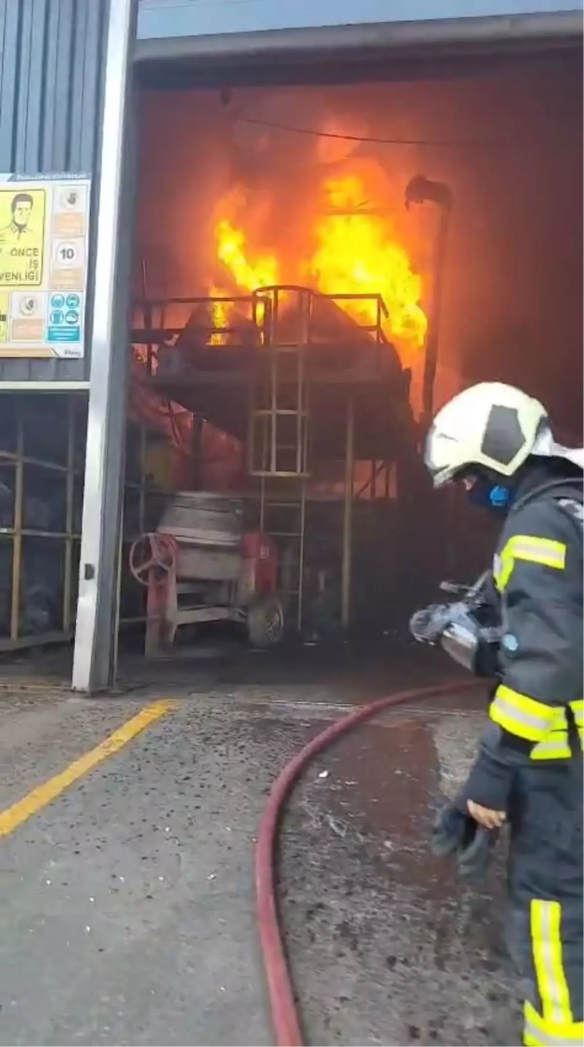 Gebze'deki Çelik Döküm Fabrikasında Yangın