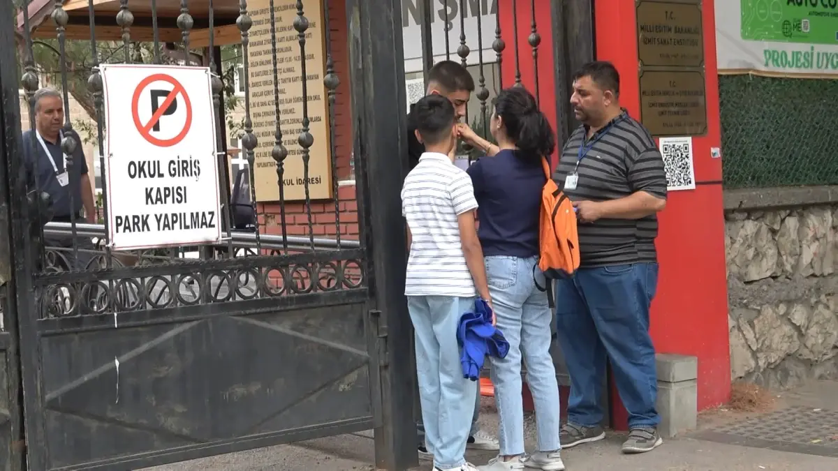 Kocaeli'de YKS İlk Oturumu İçin Adaylar Sınava Girdi