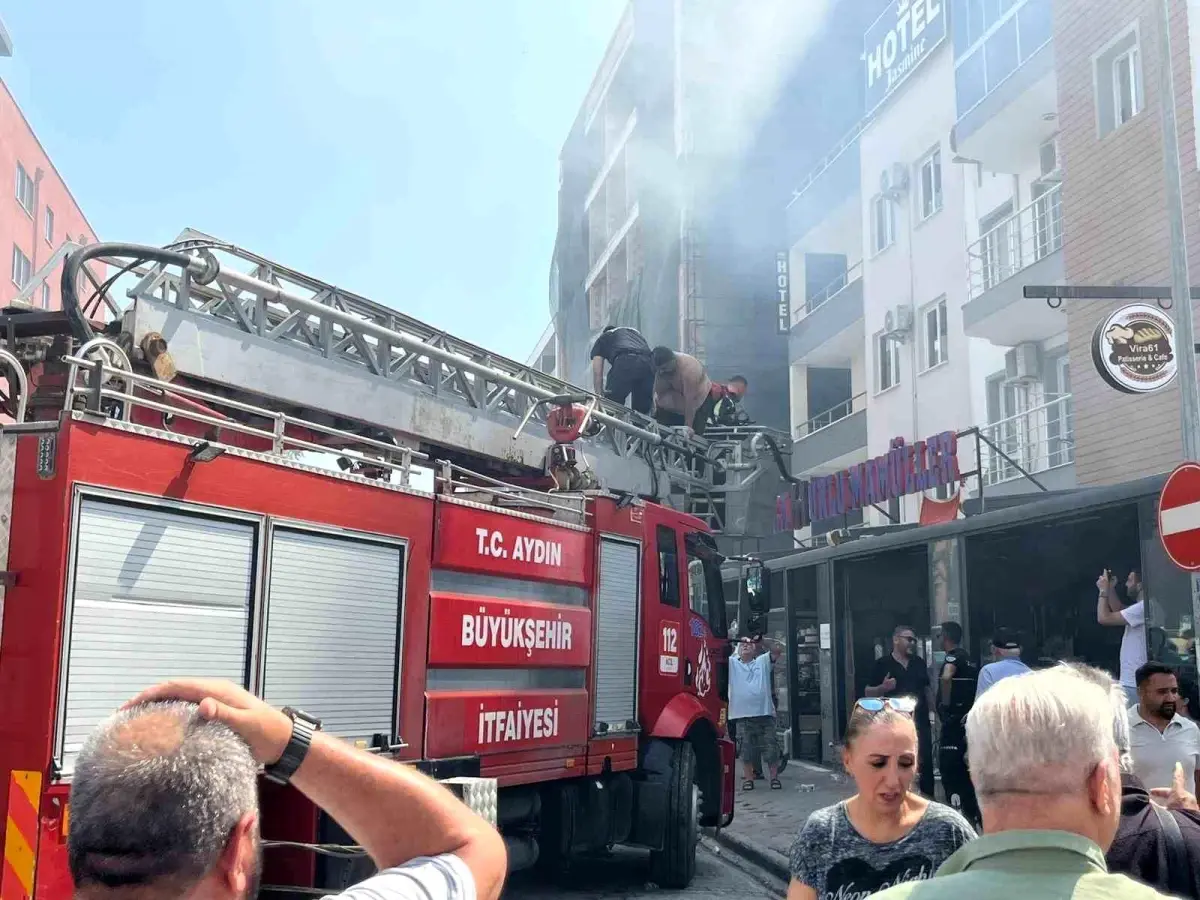 Kuşadası'nda Yangın Paniği: Mahsur Kalan Vatandaş Kurtarıldı