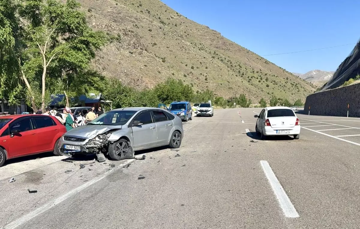 Malatya'da Trafik Kazası: 62 Yaşındaki Sürücü Yaralandı