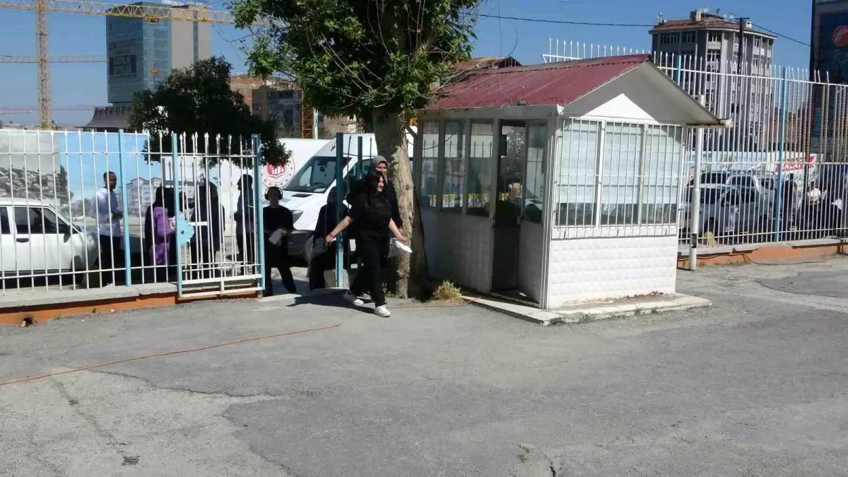 Malatya'da YKS Heyecanı: Öğrenciler Temel Yeterlilik Testi İçin Sınavda