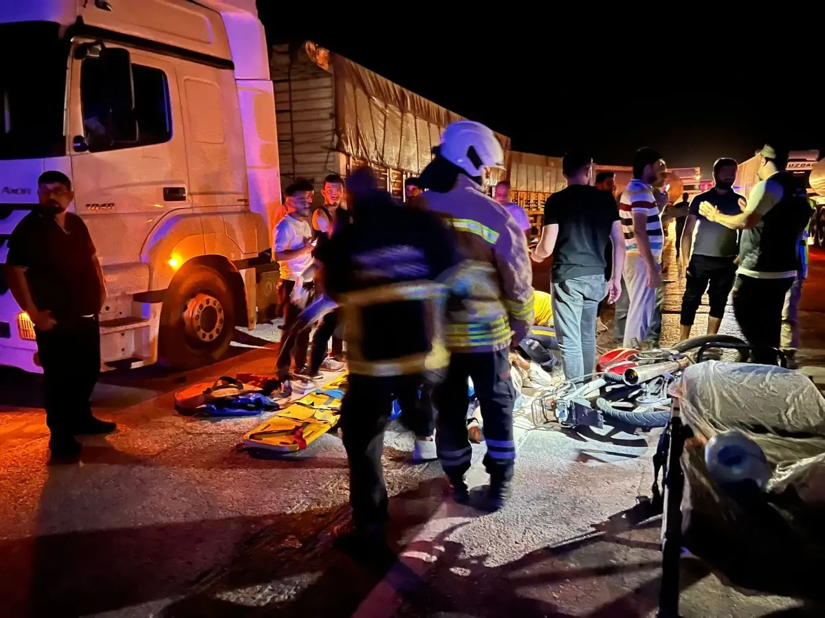 Mardin'de TIR ile Çarpışan Motosikletten Acı Kaza: 1 Ölü, 1 Yaralı