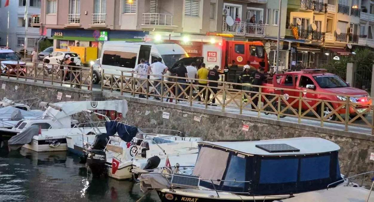 Marmaris'te Turistleri Taşıyan Minibüste Yangın Çıktı