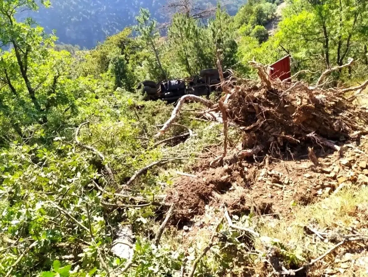 Ankara'da Freni Boşalan İtfaiye Aracı Uçurumdan Yuvarlandı