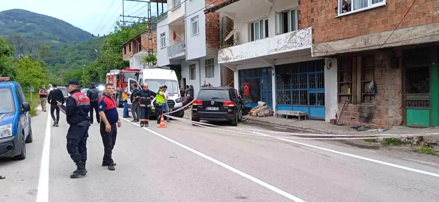 Ordu'da Kontrolden Çıkan Cip, Bakkal Önünde 2 Kişinin Ölümüne Neden Oldu