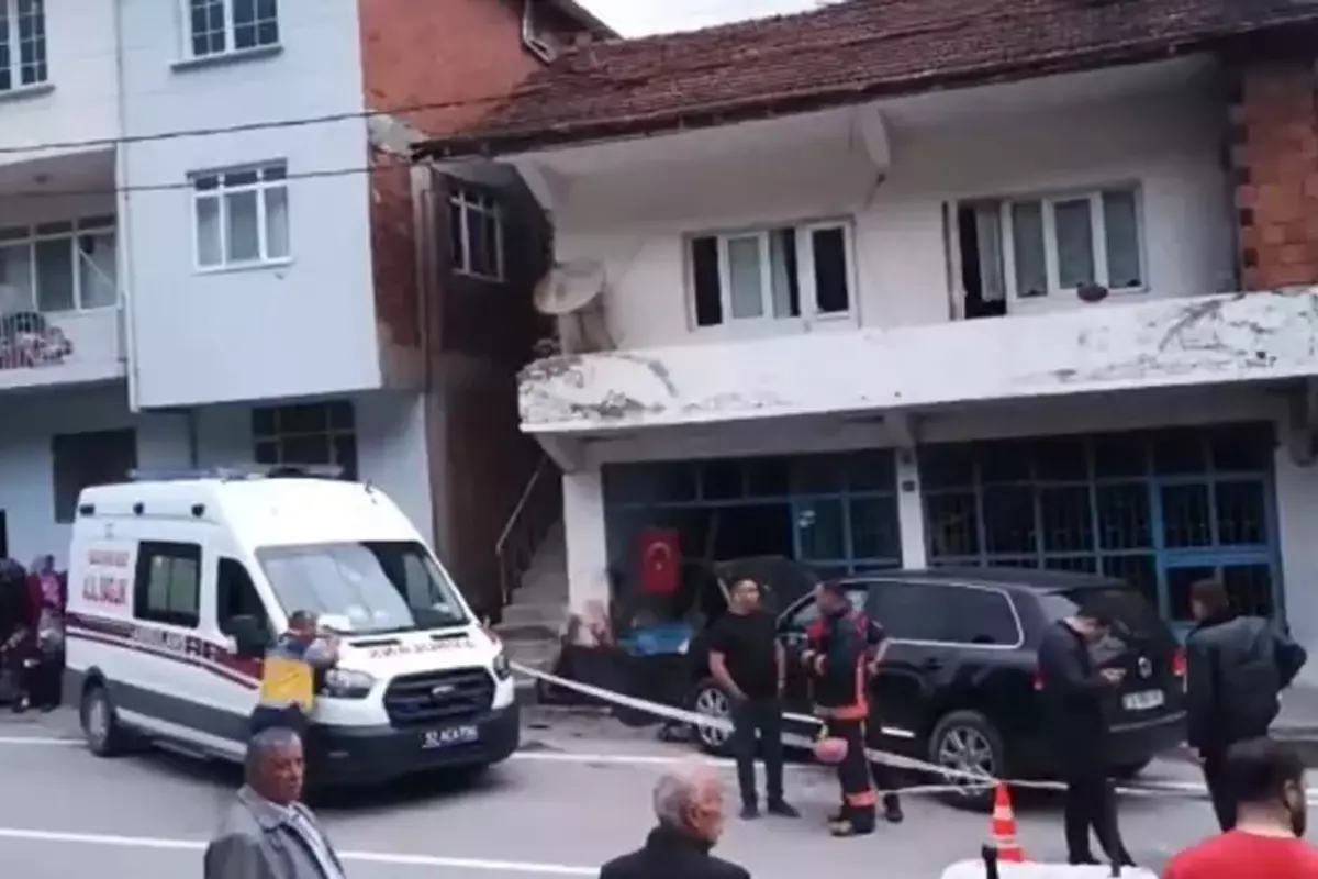 Ordu'da kaldırımda bekleyen iki kişi cipin çarpması sonucu hayatını kaybetti