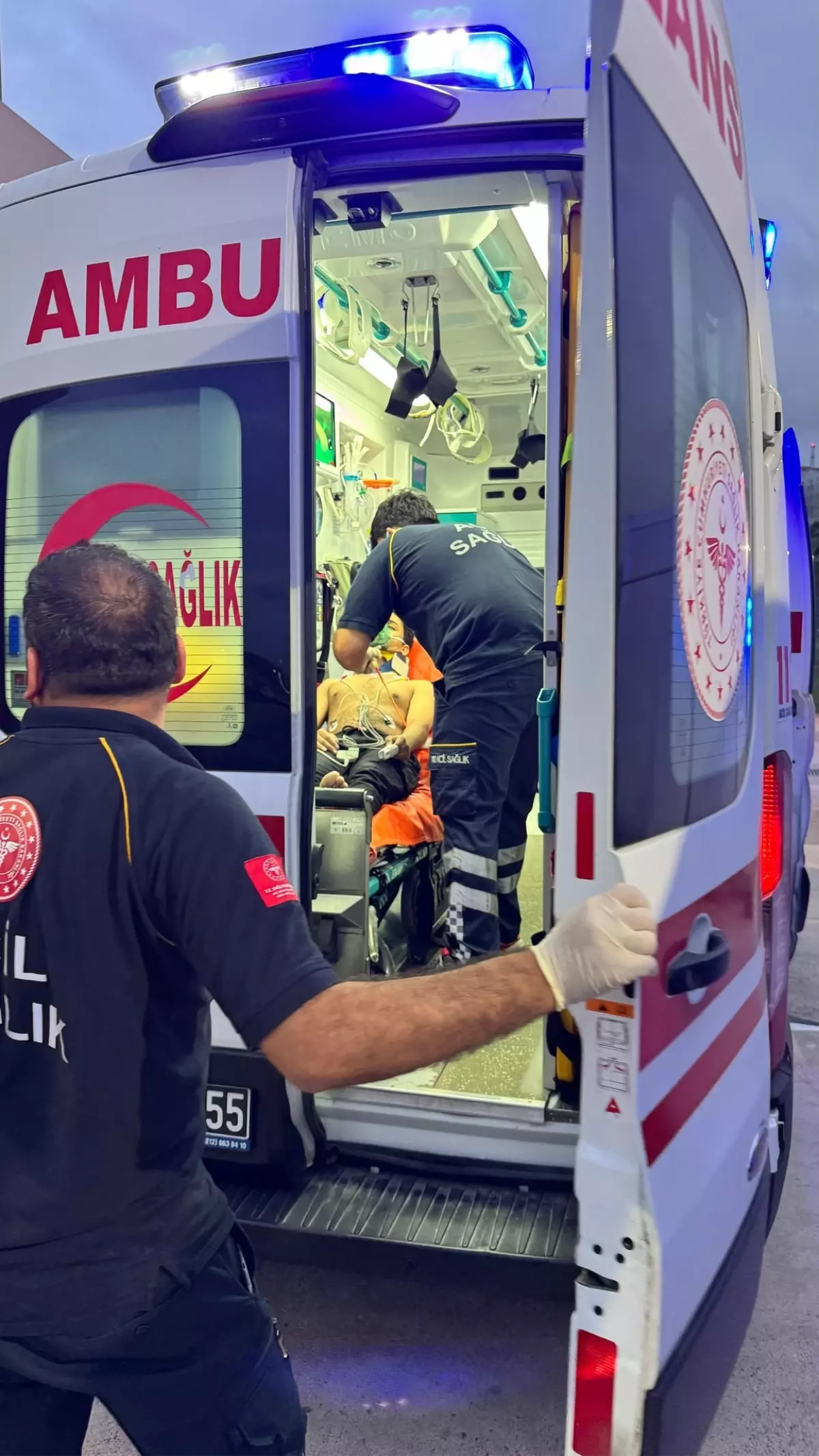 Şile Ayazma Plajı'nda Boğulma Tehlikesi: Bir Kişi Kurtarıldı, Diğeri Kayboldu