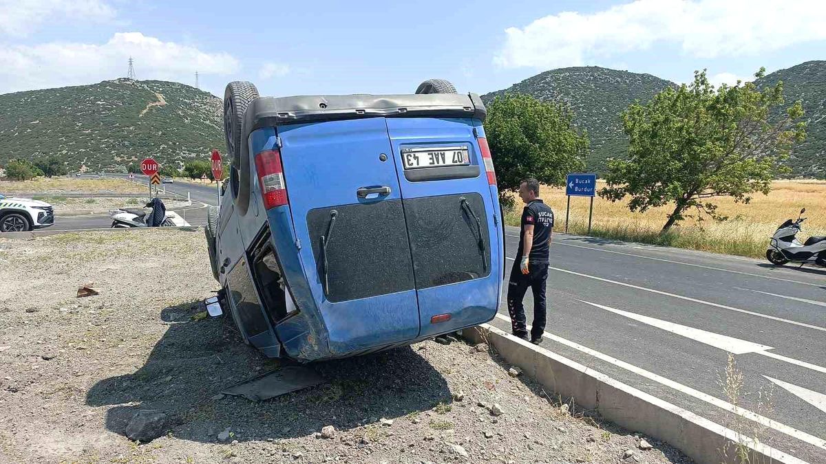 Burdur'da Trafik Kazası: Sürücü Takla Atan Araçta Sıkıştı