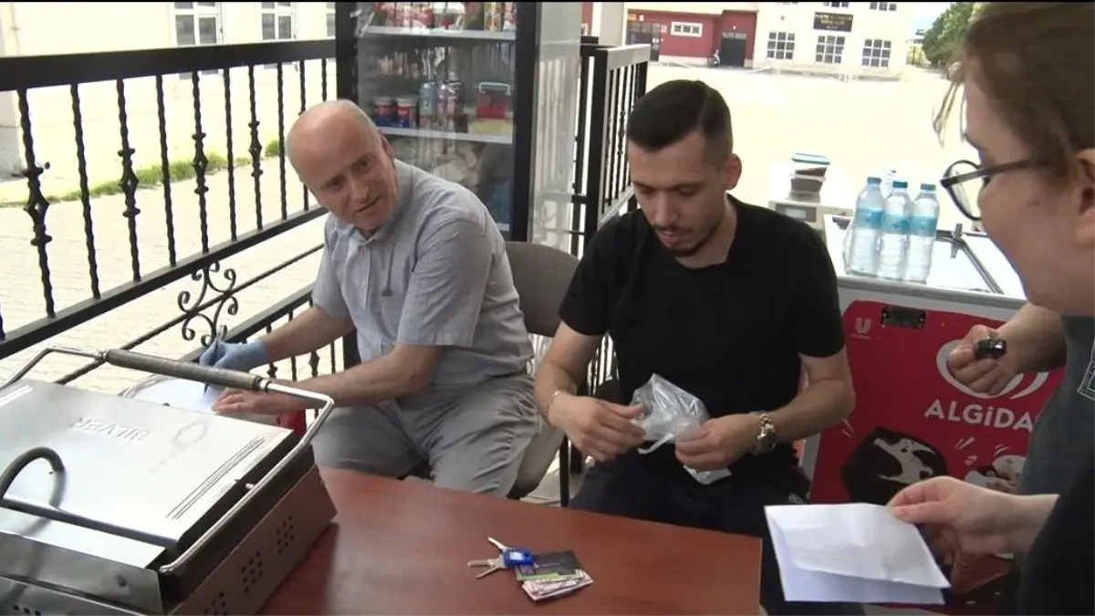 Bursa'da Üniversite Sınavında Emanet Ticareti Patladı!