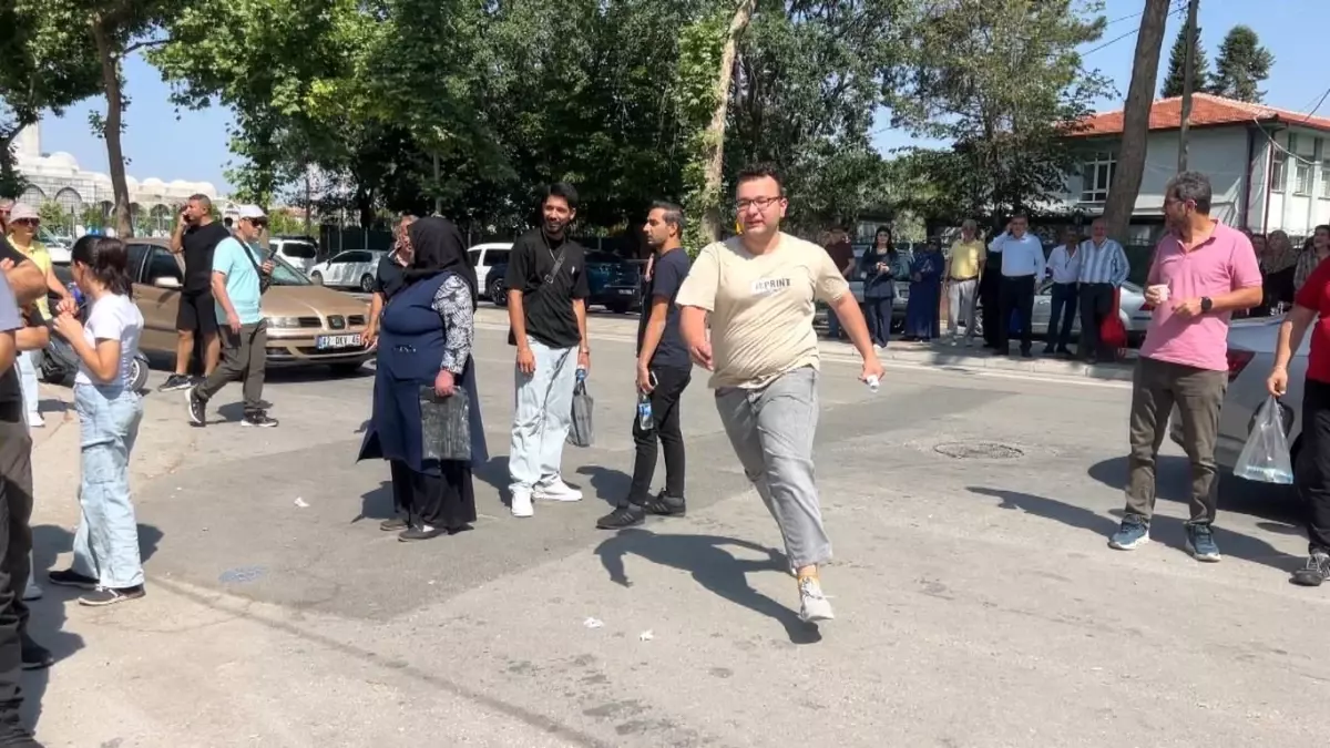 Konya'da TYT'ye Geç Kalan Öğrenciler Gözyaşları İçinde Evlerine Döndü