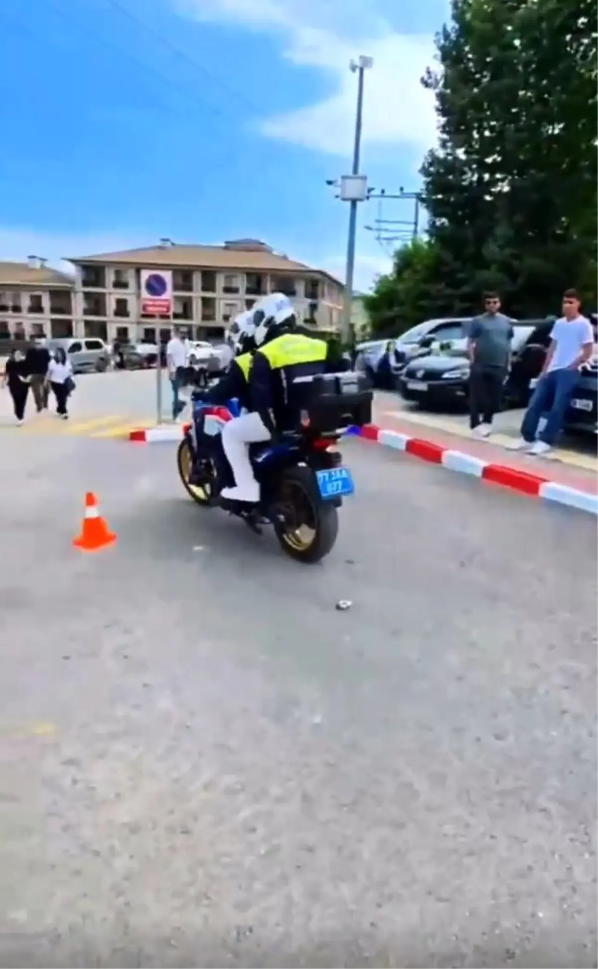 Yalova'da Kimliğini Unutan Öğrenciye Jandarma Desteği