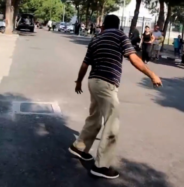 Yırtık kıyafetleriyle kızını YKS'ye yetişmek isteyen babaya büyük şok