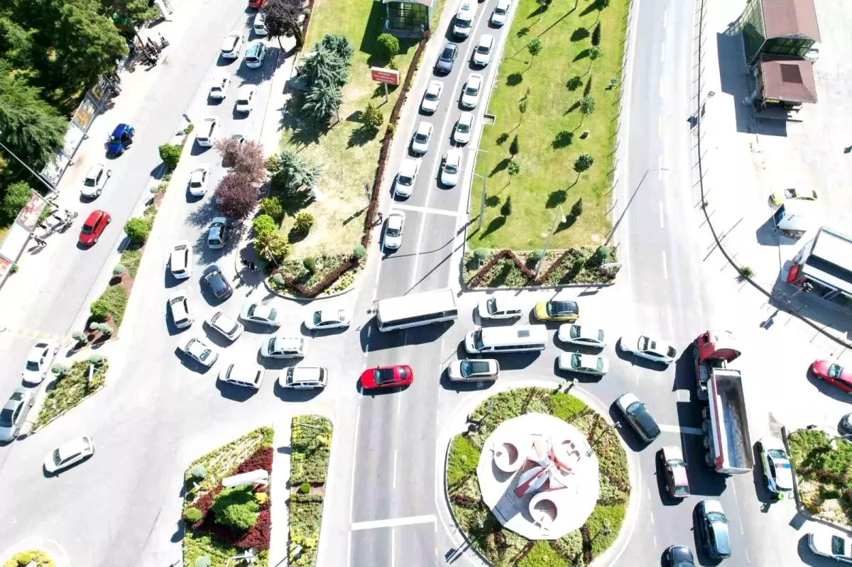 YKS Sınavında Trafik Yoğunluğu ve Polis Ekiplerinin Yardımı