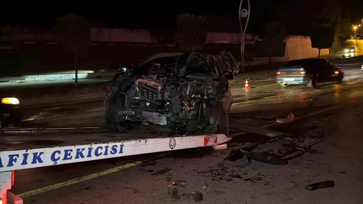 Alkollü Sürücünün Kontrolden Çıkan Aracı Kaza Yaptı