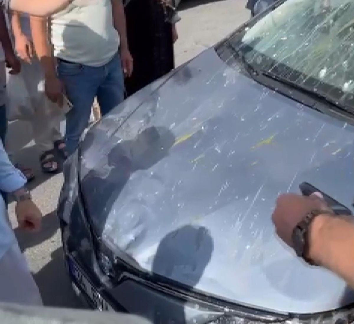 Karşıdan Karşıya Geçen Anne ve Çocuğuna Otomobil Çarptı