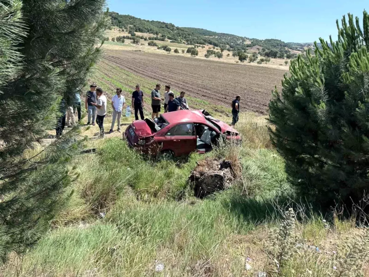 Balıkesir'de Şarampole Uçan Araçta İki Yaralı