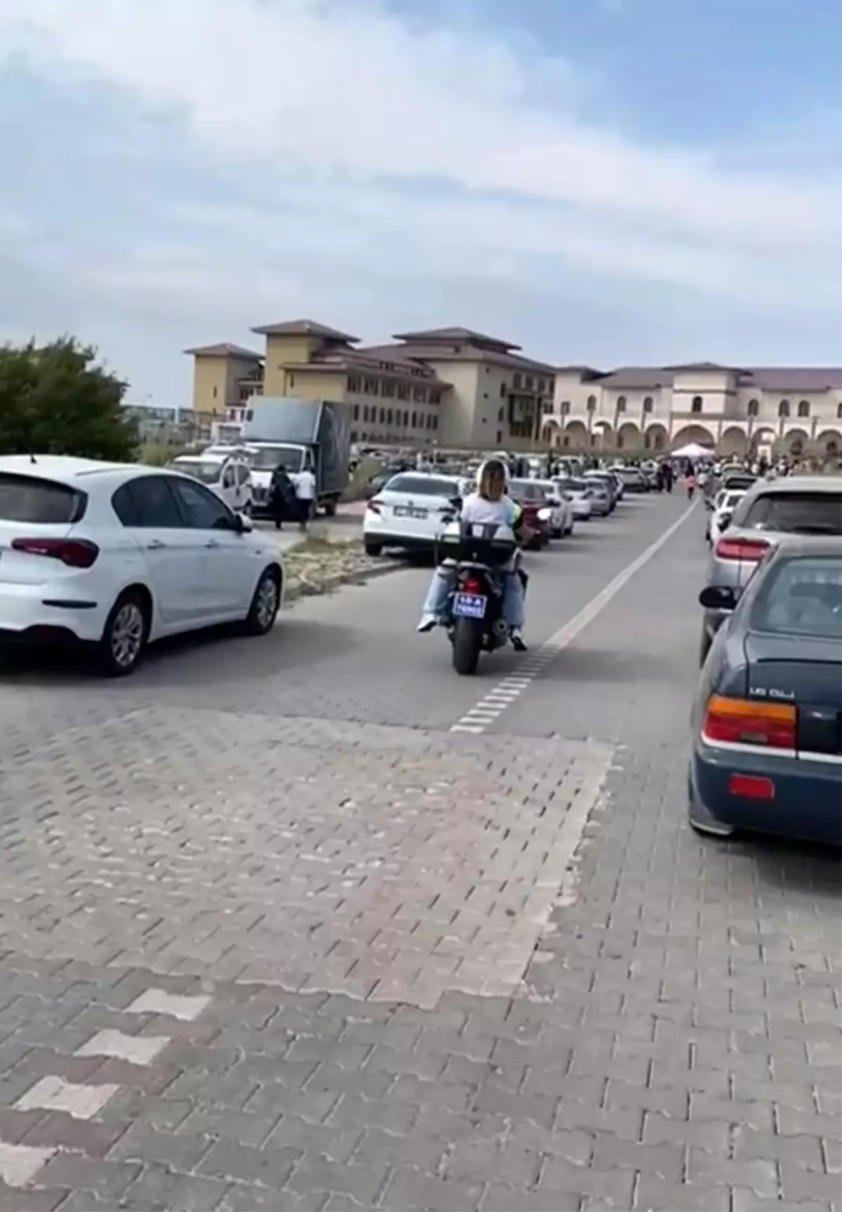 Polis Ekipleri, Sınava Geç Kalan Öğrenciye Yardım Etti