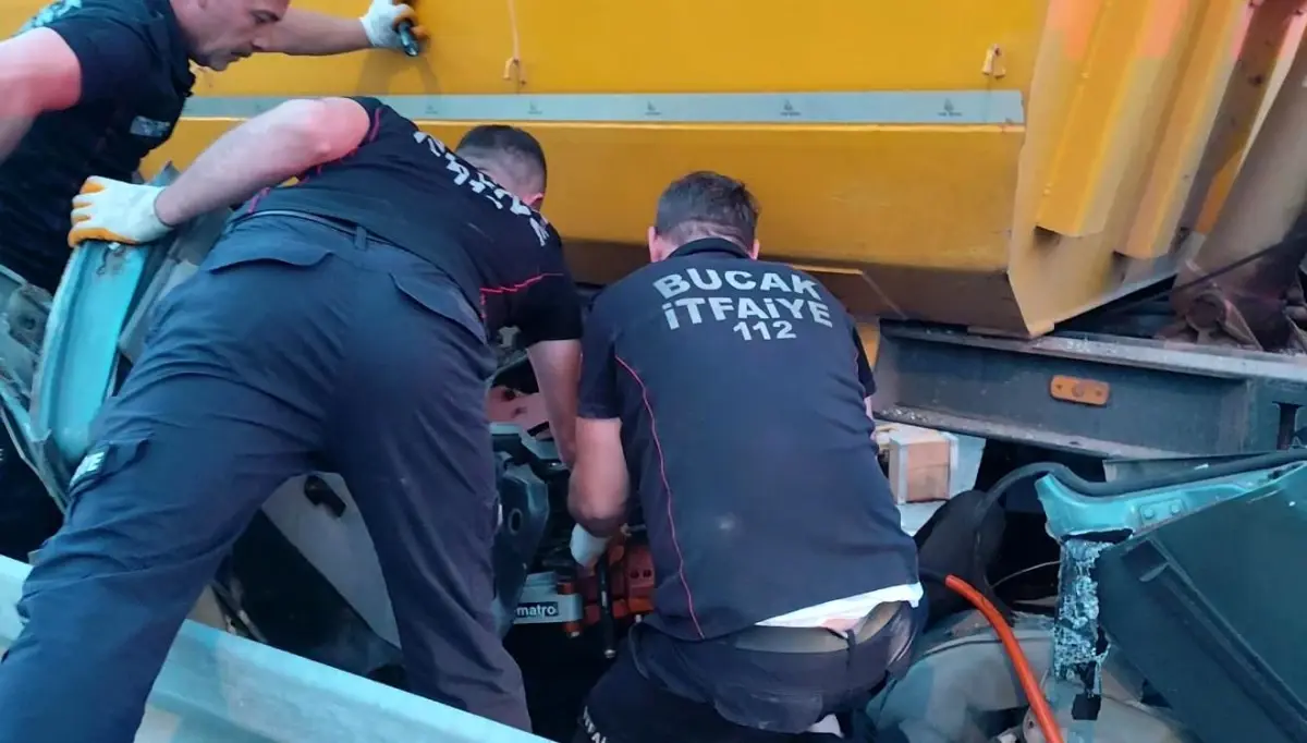 Bucak'ta Trafik Kazası: 18 Yaşındaki Sürücü Hayatını Kaybetti