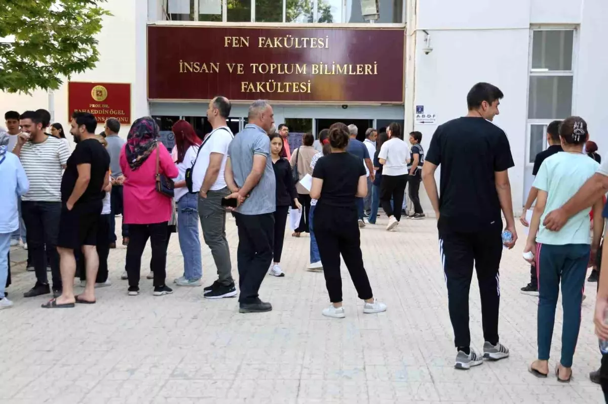 Elazığ'da YKS Heyecanı Devam Ediyor
