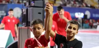 Hükmen galibiyeti kabul etmeyip güreşti, mağlup olunca 'en centilmen' seçildi