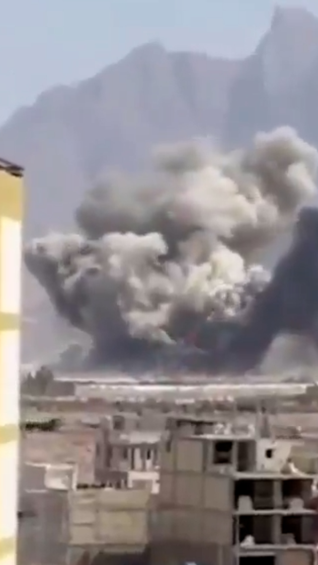 Israel's attack on Iran's strategic point! Loud explosions occurred