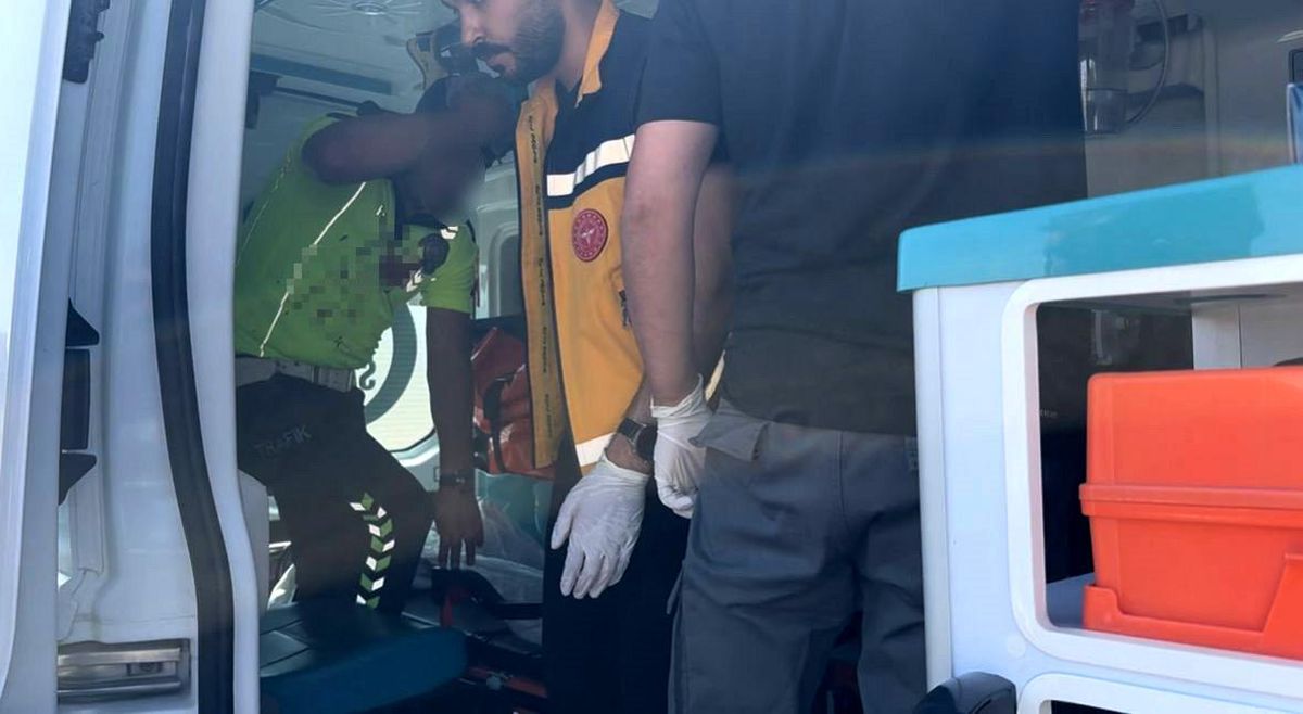 Adıyaman'da Polis Aracına Arkadan Çarpan Kamyonet 2 Polisi Yaraladı