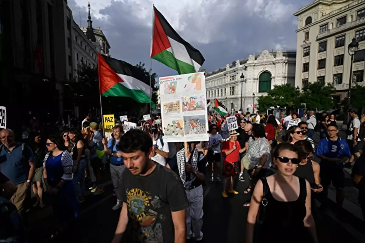 Madrid'de binlerce kişi Gazze için yürüdü
