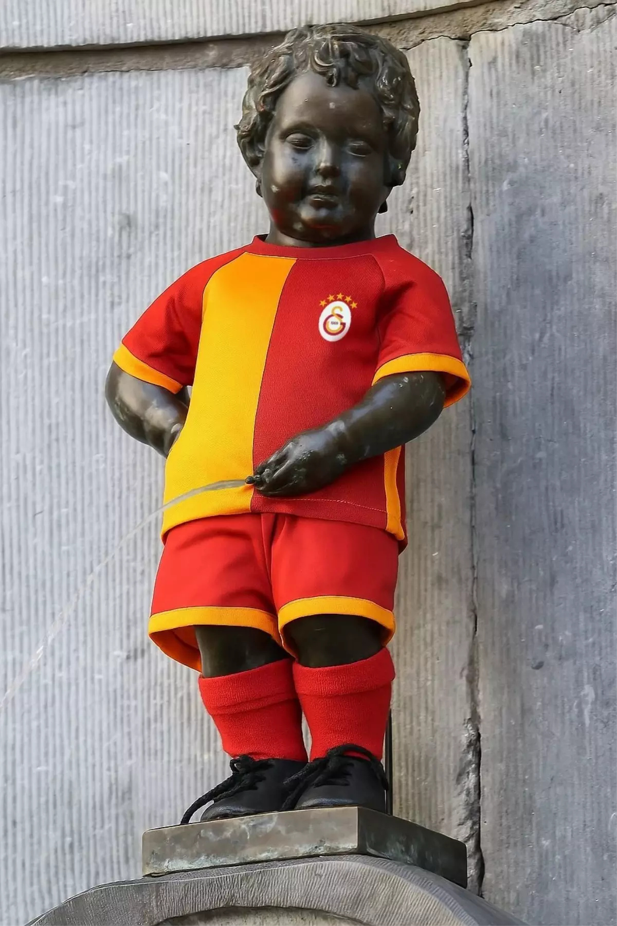 Manneken Pis, Galatasaray'ın 5 Yıldızlı Formasını Giyecek