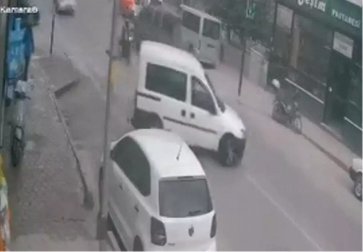 İnegöl'de Motosiklet Kazası: 17 Yaşındaki Sürücü Yaralandı
