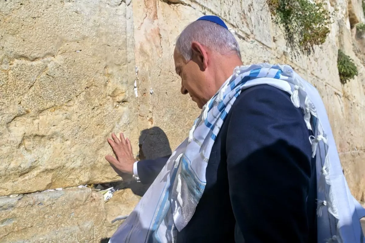 Netanyahu, Trump İçin Ağlama Duvarı'nda Dua Etti