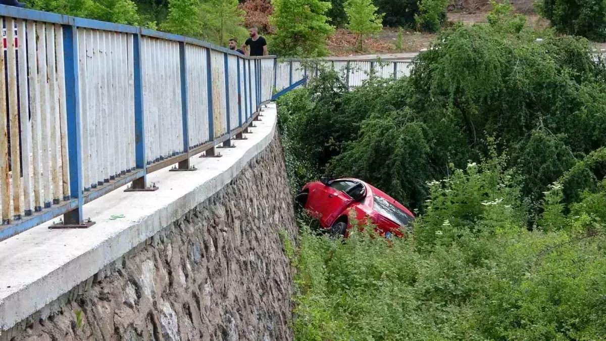 Kocaeli'de Trafik Kazası: 4 Yaralı
