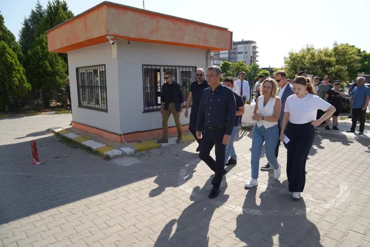 CHP Genel Başkanı Özgür Özel, Ferdi Zeyrek'in Kızına Destek Oldu