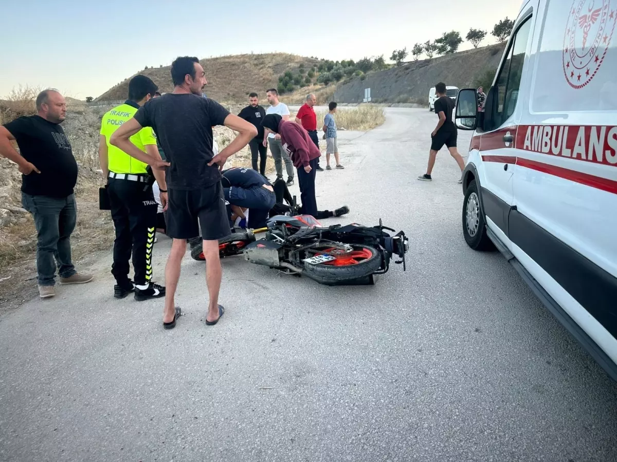 Pamukova'da Motosiklet Kazası: Sürücü Yaralandı