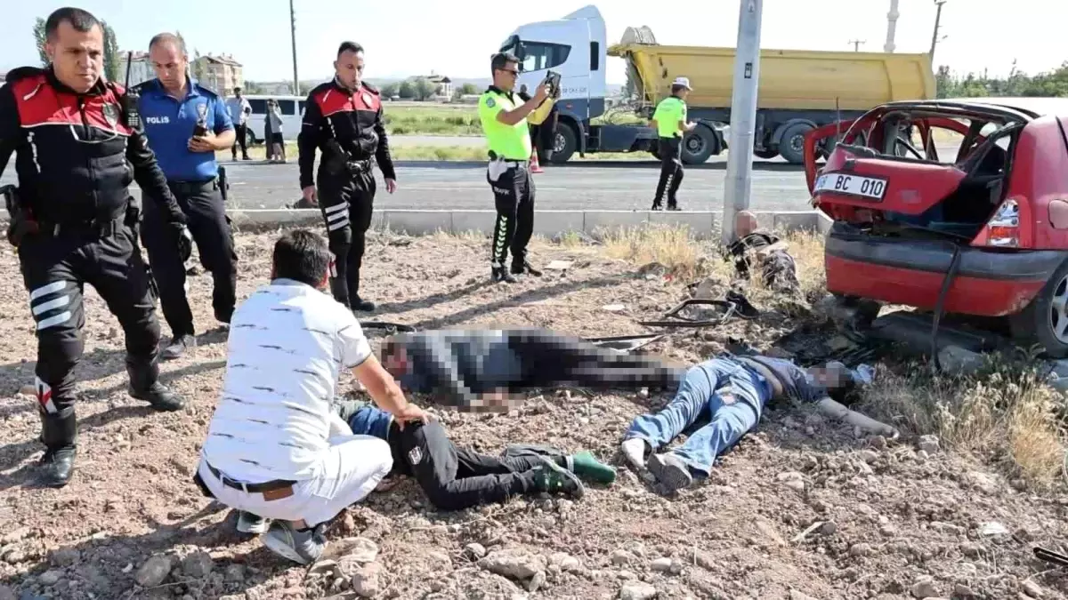 Aksaray'da YKS'ye Götüren Araçların Çarpışması: 1 Ölü, 10 Yaralı