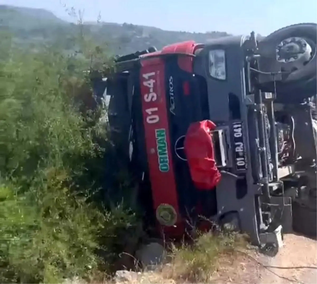 Adana'da Orman Yangınına Müdahale Eden Arazöz Devrildi: 2 Yaralı