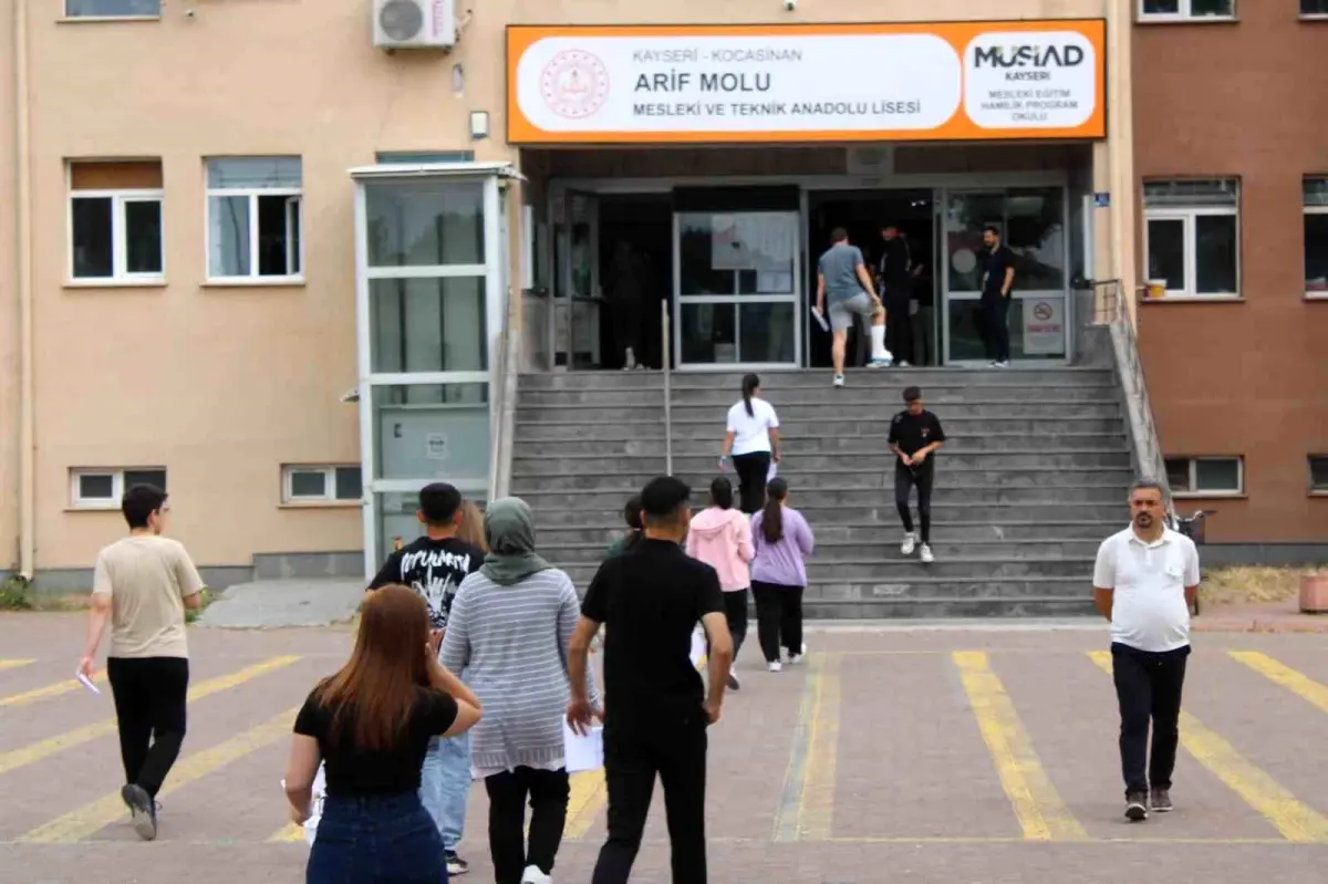 Kayseri'de YKS AYT Heyecanı Başladı