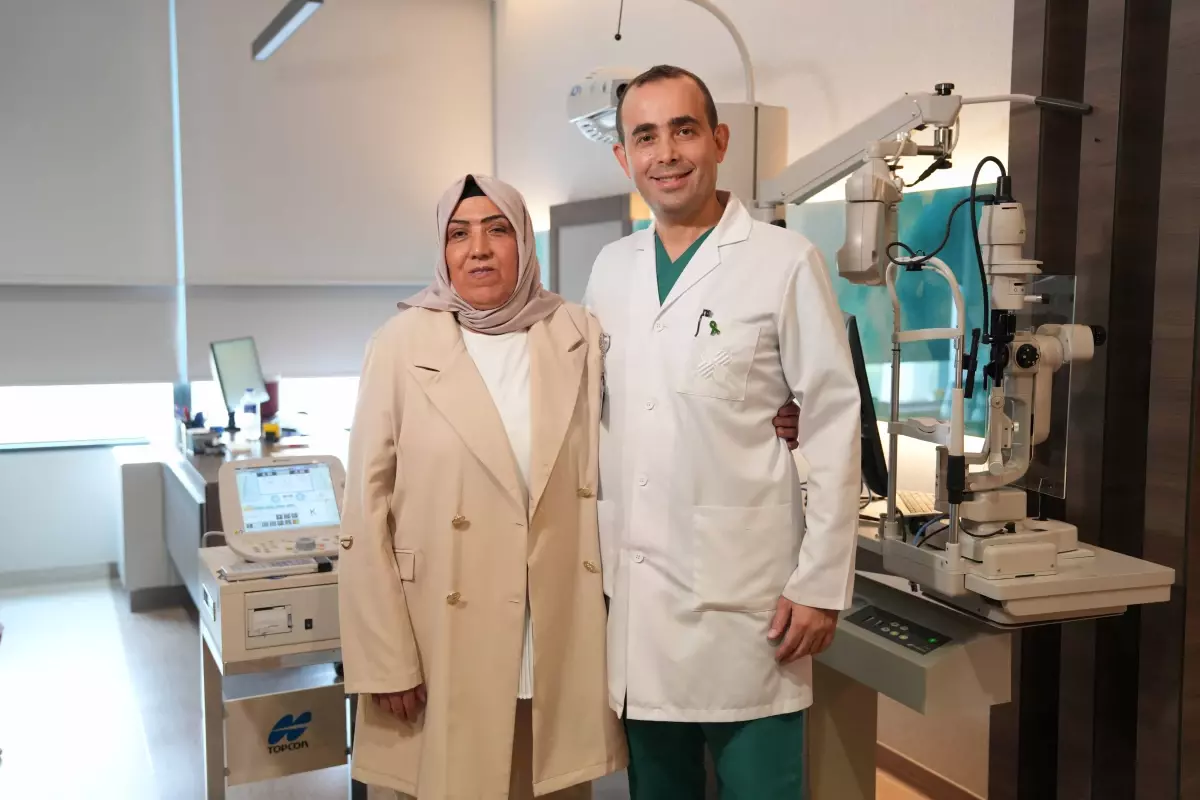 20 Yıldır Görmeyen Kadının Ameliyatla Gözleri Açıldı
