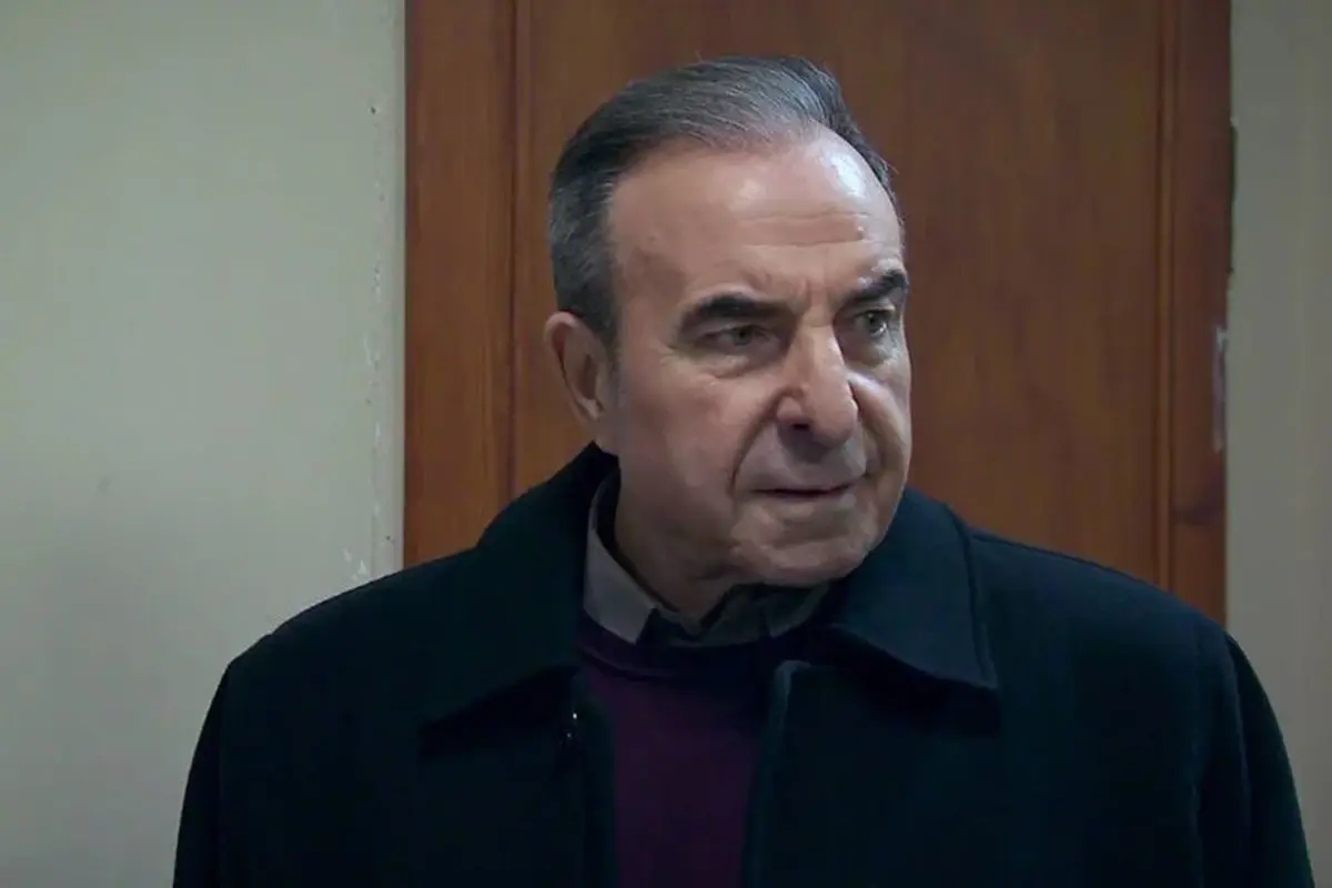 Zafer Ergin terlik-şort kombiniyle yaz sezonunu açtı