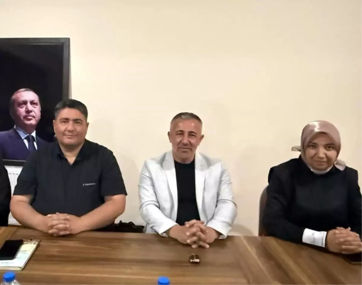 AK Parti Söğüt İlçe Başkanlığı'nda Haftalık Yönetim Kurulu Toplantısı Yapıldı