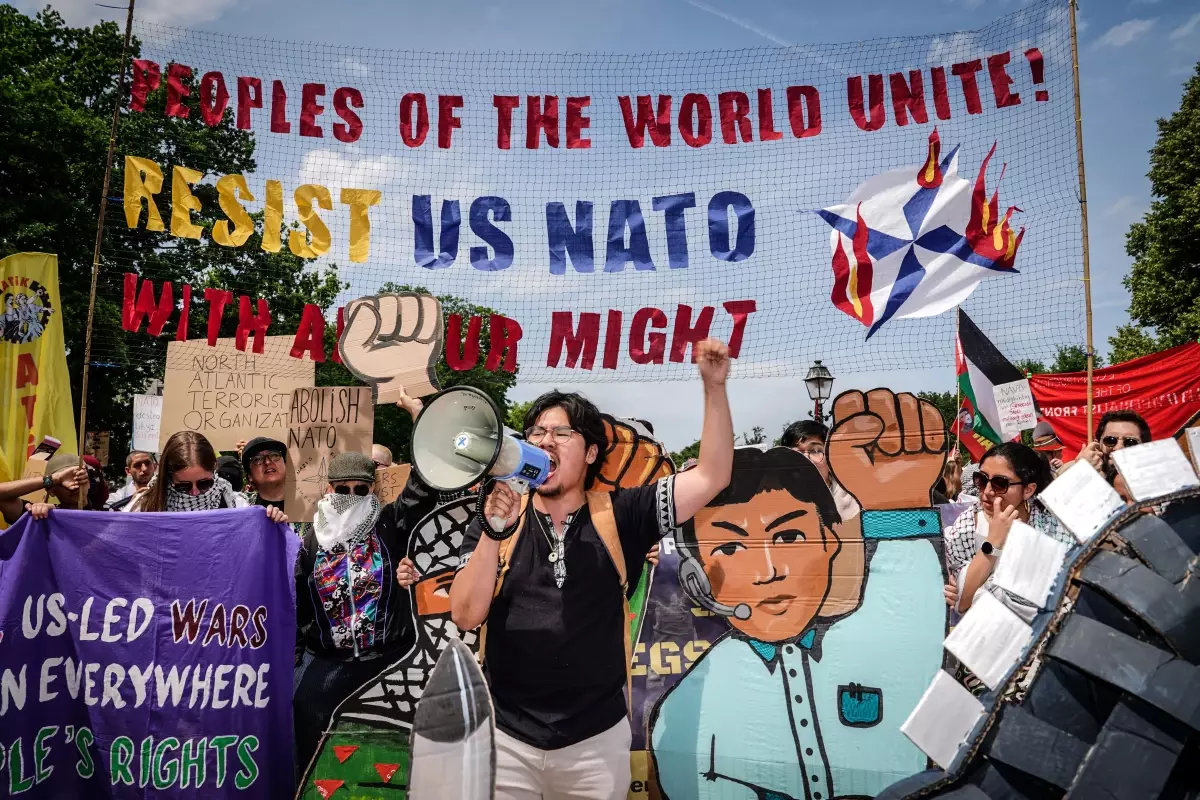 Lahey'de NATO Zirvesi Öncesi Protesto Gösterisi