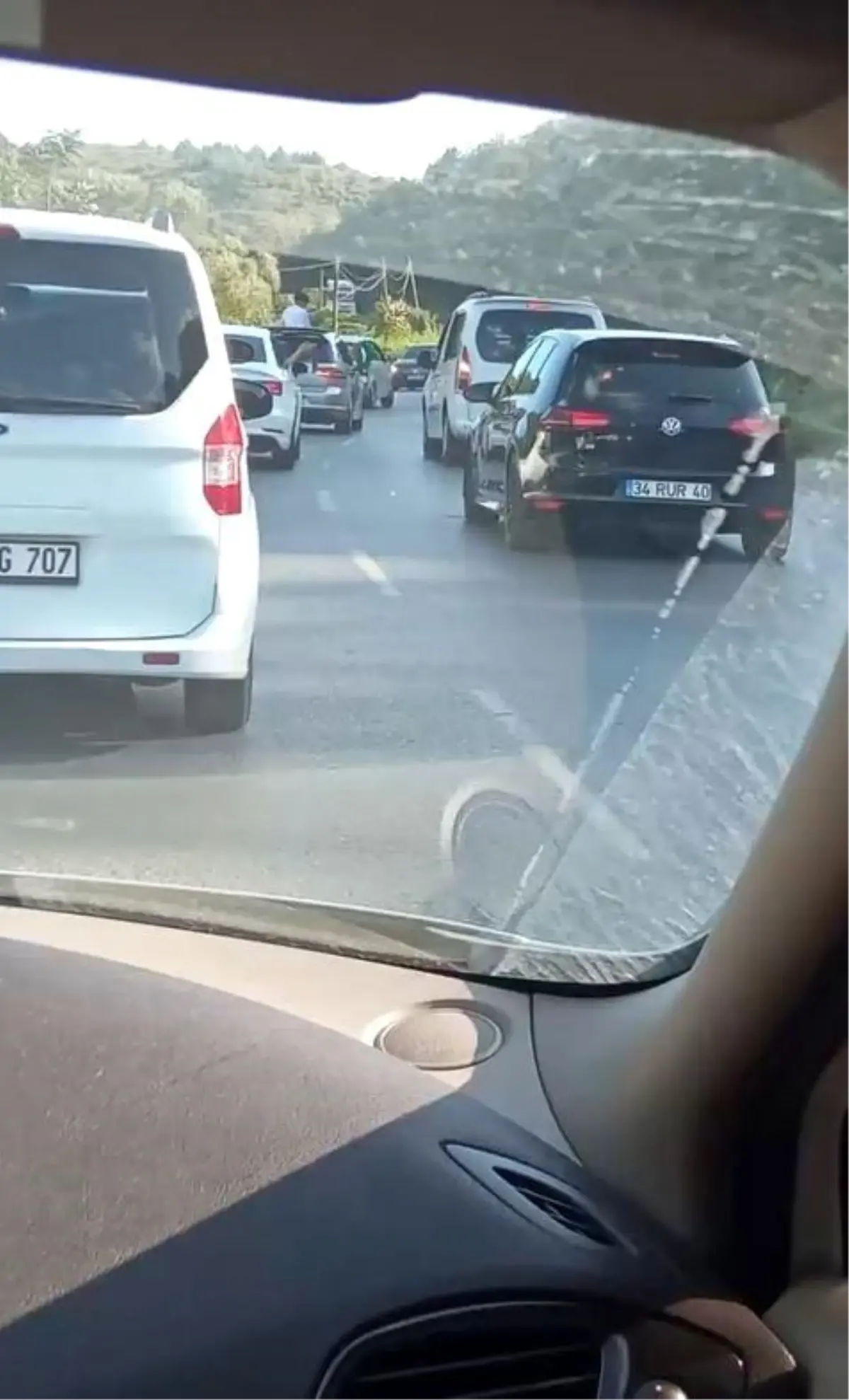 Düğün Konvoyu Trafiği Kilitledi