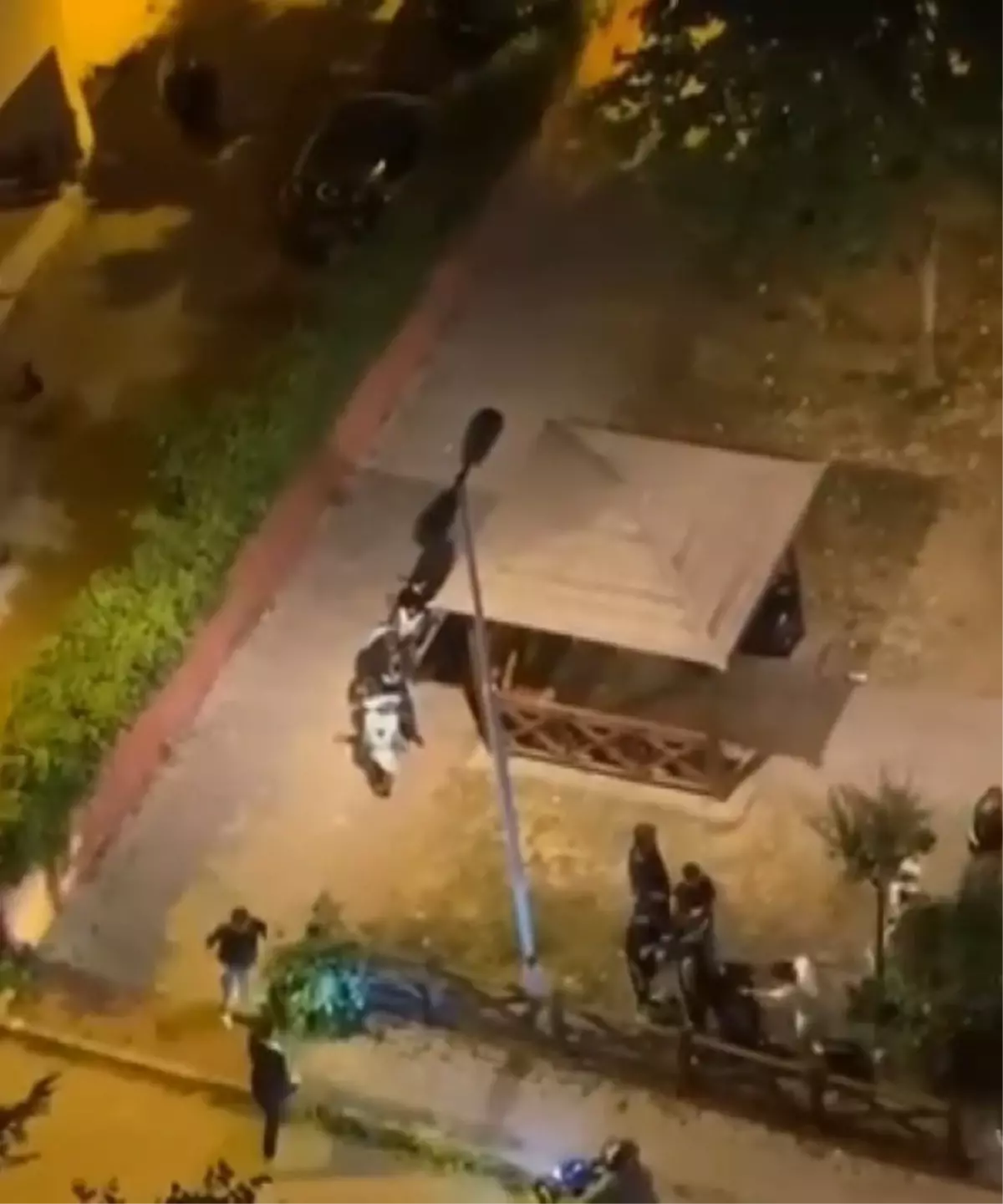 Ataşehir'de Husumetli Grupların Kavgası Polisi Müdahale Ettirdi