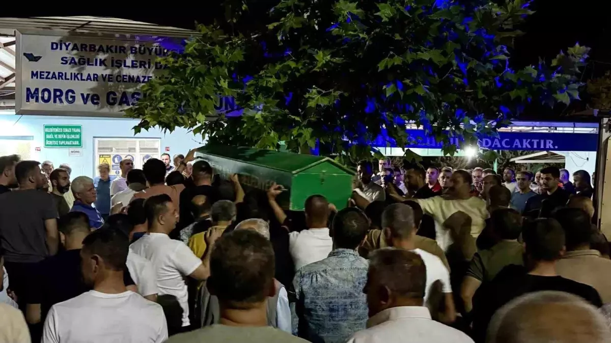Sason'daki Trafik Kazasında Hayatını Kaybeden Fesih Barut Düzenlenen Törende Defnedildi