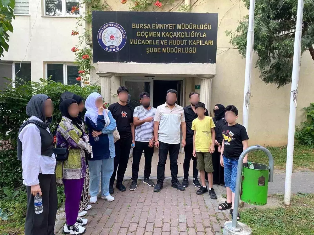 Bursa'da Göçmen Kaçakçılığına Operasyon: 12 Yabancı Uyruklu Yakalandı