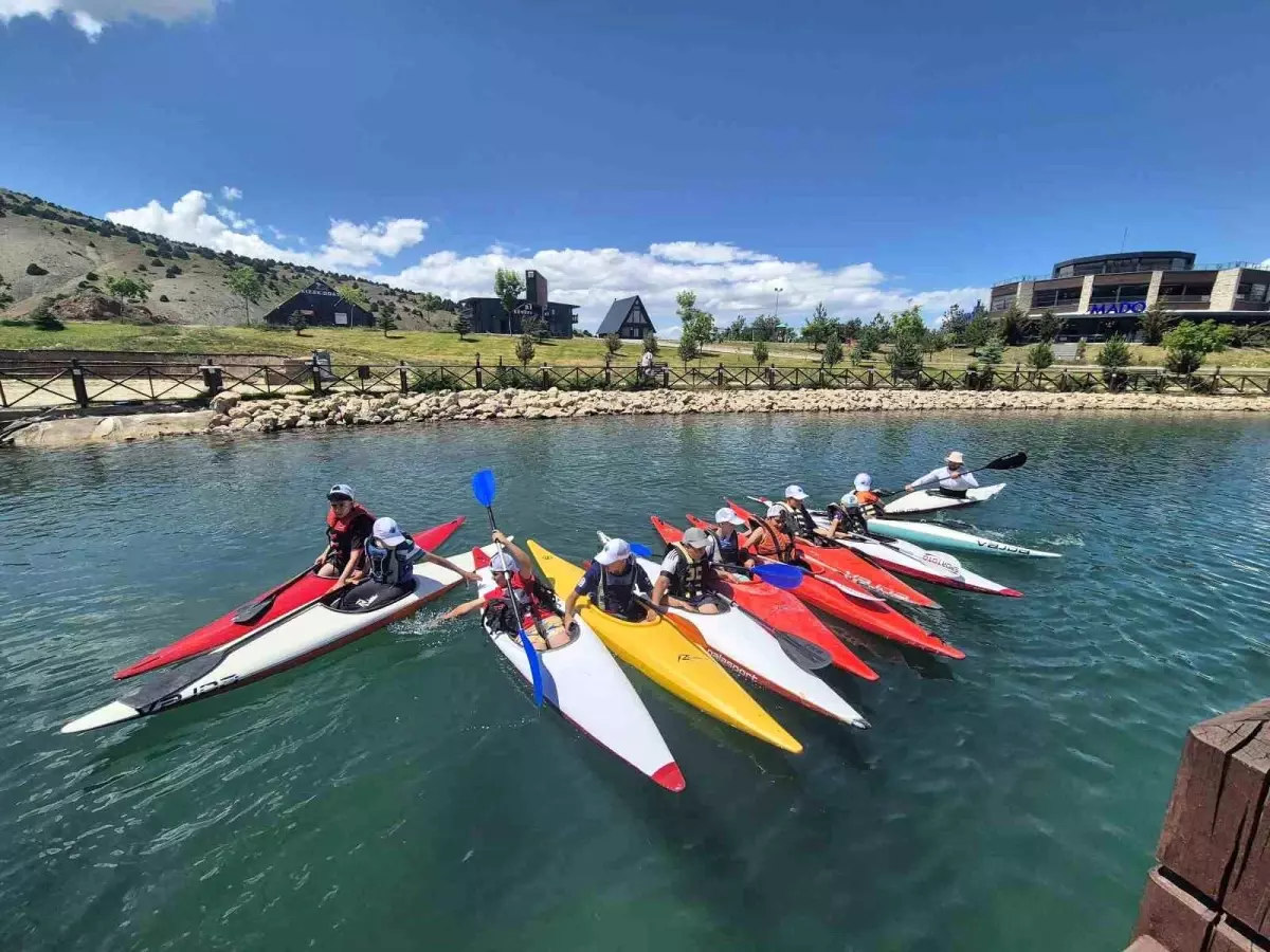 Erzincan'da Genç Kano Sporcularına Temel Eğitim Kampı Başladı