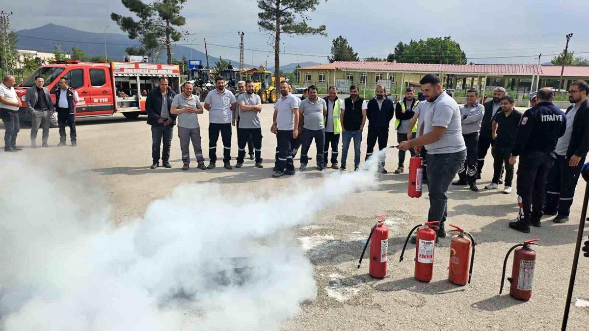 Dinar İlçe Özel İdaresi'ne Yangın Eğitimi Verildi
