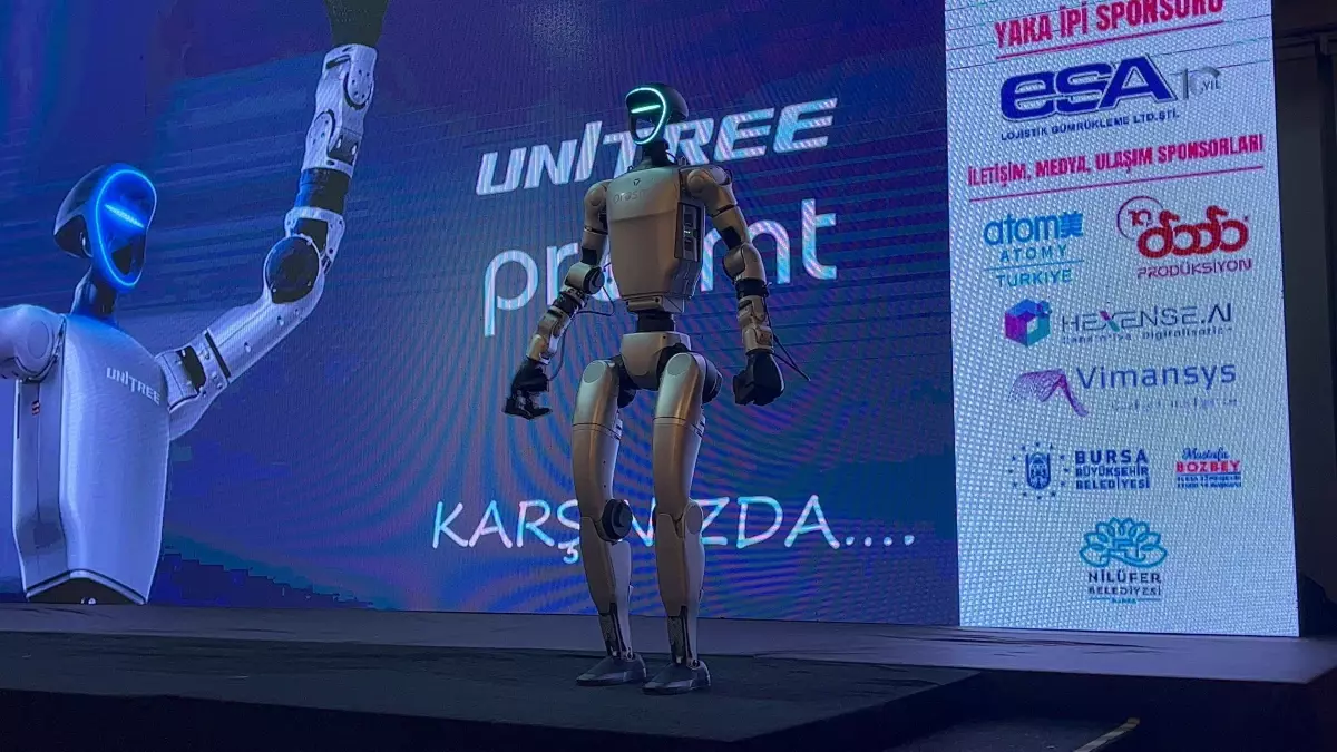 Bursa'da Kadın Mühendisler Günü Konferansında İnsansı Robot Tanıtıldı